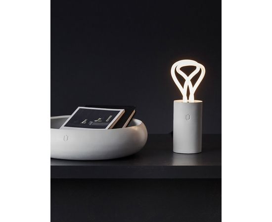 Настольный светильник Plumen LUMI White Concrete Table Lamp By Unrefined, фото 8